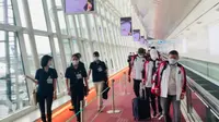 Tim Olimpiade Tokyo Indonesia dari cabang olahraga bulu tangkis tiba di bandara Haneda Tokyo Jepang pagi ini Jumat (9/7). Foto KBRI Tokyo