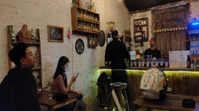 Menyesap Kopi Dalam Rumah Tua Usia Ratusan Tahun di Cirebon