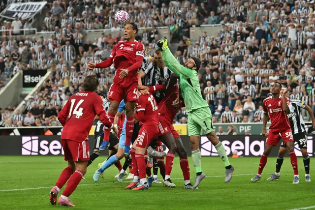 Van Dijk Masih Bungkam