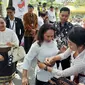 Wakil Menteri Solidaritas Sosial Timor Leste Signi Chandrawati Verdial tiba di kawasan Garuda Wisnu Kencana (GWK). Tampak tersenyum di sebelahnya Suanesavanh Vignaket, Menteri Informasi, Budaya, dan Pariwisata Laos. Dok: Tommy Kurnia/Liputan6.com