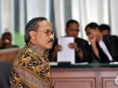 Heru Sulaksono mengikuti sidang tuntutan di pengadilan Tipikor Jakarta. Foto diambil pada Senin (1/12/2014). (Liputan6.com/Miftahul Hayat)