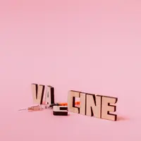 Ilustrasi vaksin yang berguna untuk meningkatkan kekebalan tubuh sehingga masyarakat harus segera melakukan vaksinasi Covid-19. Credits: pexels.com by Thirdman