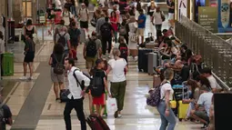 Dengan pembatalan yang mempengaruhi bahkan jalur berkecepatan tinggi yang biasanya terjamin selama penghentian kerja yang sering terjadi di Italia. (AP Photo/Luca Bruno)