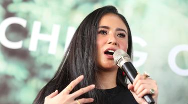 Ayushita Terganggu Aktifitas Karena Mati Lampu Dan Gangguan Sinyal News Entertainment Fimela Com