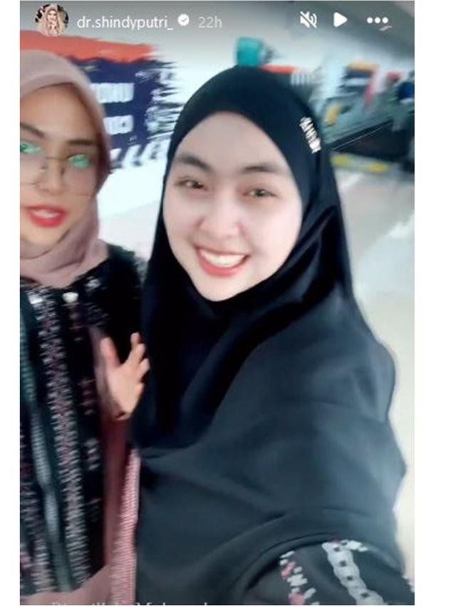 7 Momen Ria Ricis dan Oki Setiana Dewi Pamit Berangkat Haji, Penuh Haru