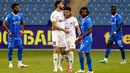 Selebrasi striker PFC Navbahor, Toma Tabatadze (kedua kiri) setelah menjebol gawang Al Hilal pada laga Grup D Liga Champions Asia 2023/2024 di King Fahd International Stadium, Riyadh, Selasa (19/9/2023) dini hari WIB. (AFP/Fayez Nureldine)