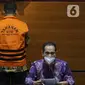 Wakil Ketua KPK, Nurul Ghufron (kanan) saat rilis penahanan KaSubdirektorat Kerjasama dan Dukungan Pemeriksaan Dirjen Pajak, Dadan Ramdani, Gedung KPK, Jakarta, Jumat (13/8/2021). Dadan tersangka dugaan penerimaan hadiah terkait pemeriksaan perpajakan tahun 2016-2017. (Liputan6.com/Helmi Fithriansya