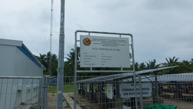 PLTS Terpadu yang dinantikan warga Desa Ujir selama 26 tahun.