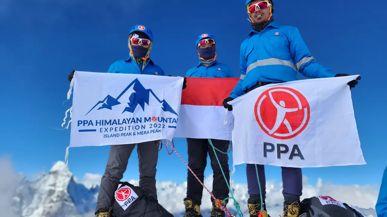 Tim PPA di puncak Island Peak