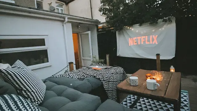 Bioskop di taman