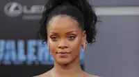 Pemberitaan soal Rihanna dan Hassan Jameel yang akan segera menikah muncul tidak lama sejak keduanya menjalin hubungan sebagai sepasang kekasih. Namun hingga kini belum keterangan lebih lanjut lagi. (AFP/Neilson Barnard)