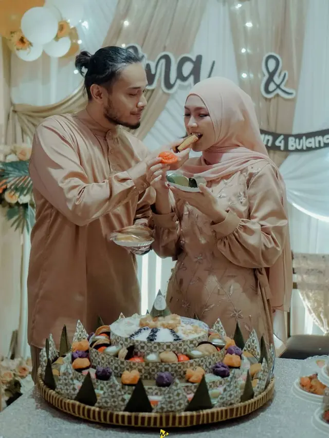 6 Momen Tasyakuran 4 Bulan Kehamilan Ana Riana, Tampil Berhijab