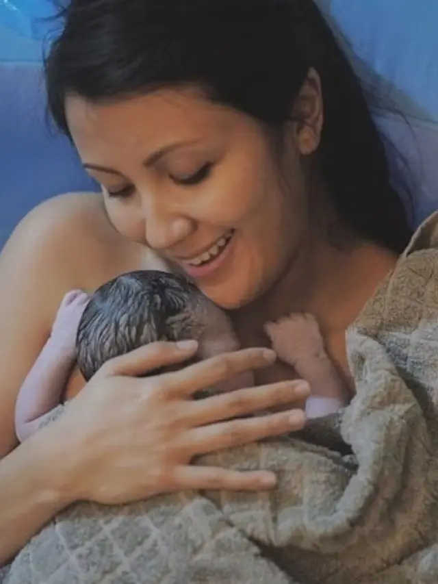 6 Artis Ini Melahirkan dengan Metode Persalinan Water Birth, Terbaru Nikita Willy