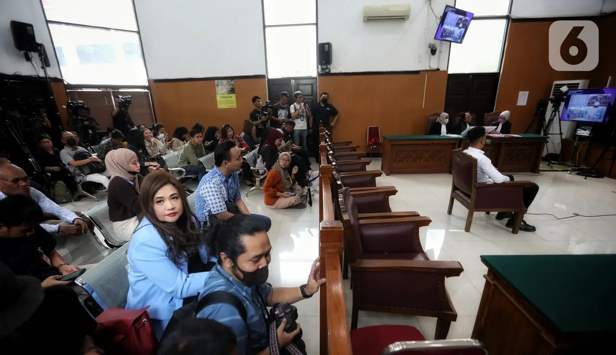 “Mengadili, menyatakan terdakwa Mario Dandy terbukti secara sah dan meyakinkan bersalah melakukan tindak pidana turut serta penganiayaan berat yang direncakanan terlebih dahulu,” tutur hakim di PN Jaksel, Kamis (7/9/2023). (Liputan6.com/Johan Tallo)