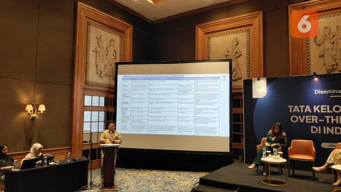Direktur Ekonomi CELIOS, Nailul Huda, memaparkan studi bertajuk 'Tata Kelola Industri Over The Top di Indonesia', Selasa (2/6/2026) di Jakarta. Liputan6.com/Iskandar