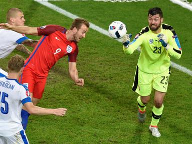 Inggris ditahan imbang 0-0 Slovakia pada laga terakhir Grup B Piala Eropa 2016 di Stade Geoffroy-Guichard, Saint-Etienne, Selasa (21/6/2016) dini hari WIB. (AFP/Jean-Philippe Ksiazek)