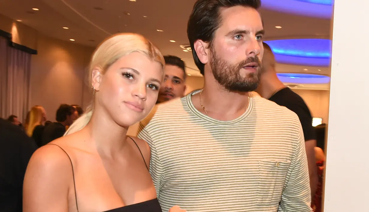Dilansir dari HollywoodLife, Sofia bahkan ingin mengetahui apa yang ada di kepala Scott saat ini. (Page Six)