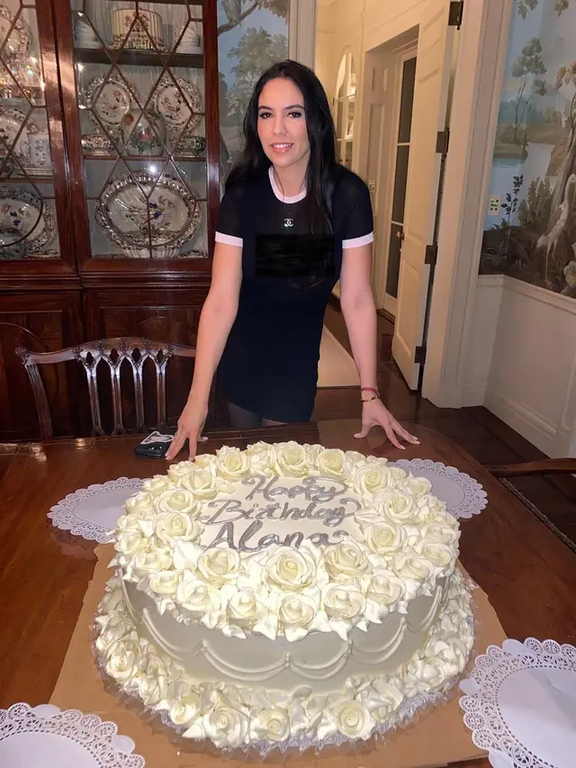 Noor Alfallah sambut kelahiran putranya bersama Al Pacino. (Instagram/ nooralfallah)