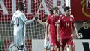Christian Benteke. Striker Timnas Belgia ini tercatat sebagai pemain tercepat yang mencetak gol di ajang internasional. Rekor terjadi saat kualifikasi Piala Dunia 2018 melawan Gibraltar, 10 Oktober 2016. Ia mencetak gol hanya 8,1 detik usai kick-off dilakukan. (AFP/Jose Manuel Ribeiro)