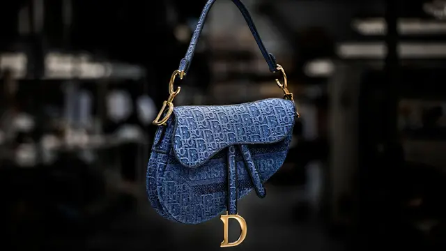 Keanggunan Saddle Bag Hadir dalam Balutan Denim yang Trendi