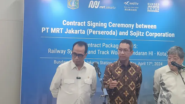 MoU Contact Signing Ceremony between PT MRT Jakarta (Persero) and Sojitz Corporation di Stasiun MRT Bundaran HI, Jakarta, Rabu (17/4/2024). (Foto: Sulaeman)