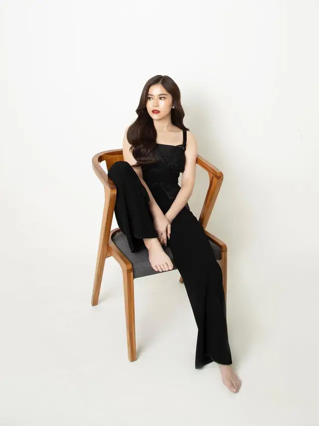 Biasa Natural, Ini 6 Potret Melisa Hartanto dengan Makeup Tebal