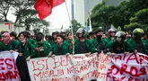 Mahasiswa melakukan aksi protes terhadap kenaikan harga Bahan Bakar Minyak (BBM) non-subsidi dan program Makan Bergizi Gratis (MBG) di Jakarta, Senin 15 Juni 2026. (Aditya Irawan/AFP)