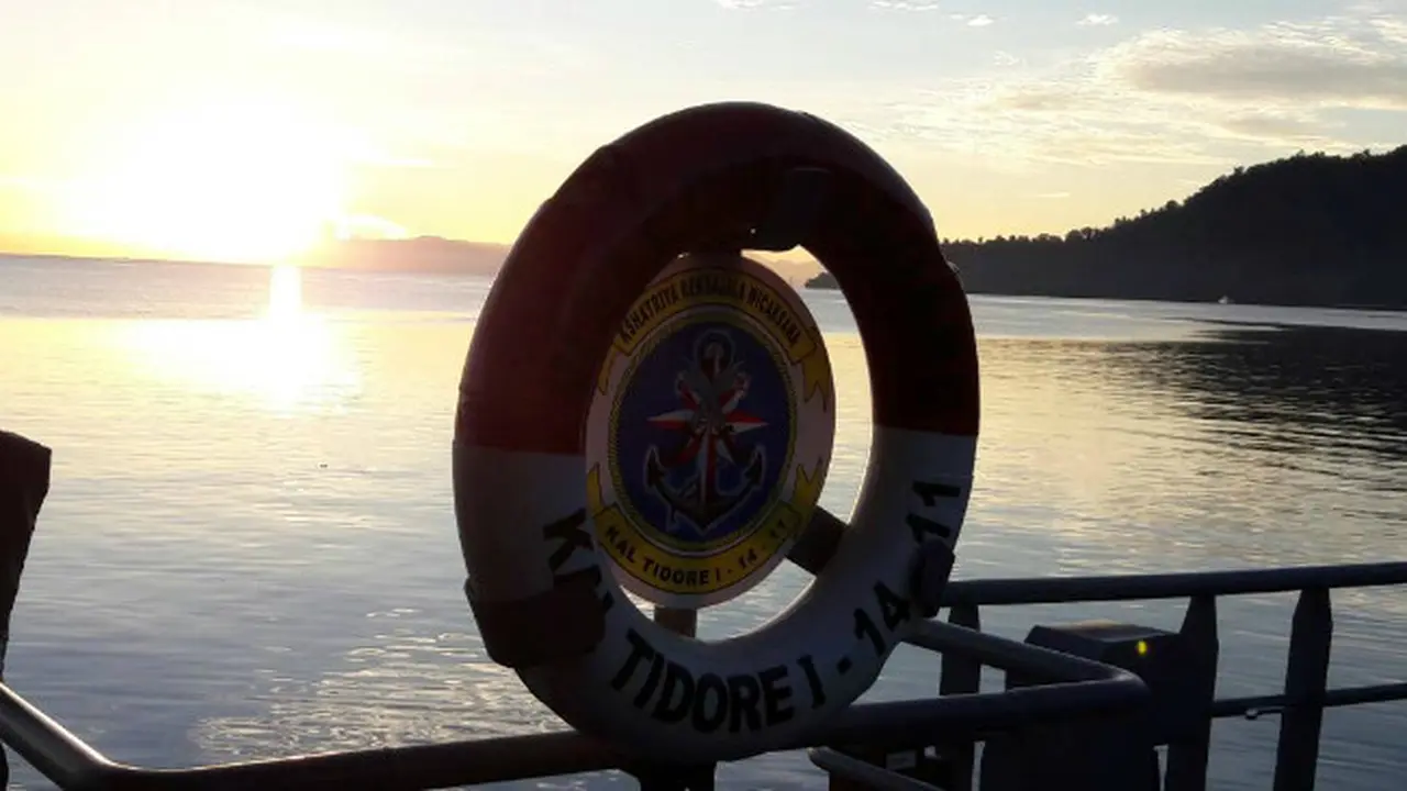 Dua Armada Perang Siaga di Perairan Widi Halmahera