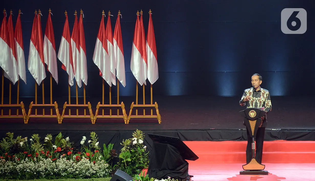Presiden Joko Widodo memberikan pidato pada Rakornas Indonesia Maju antara Pemerintah Pusat dan Forum Koordinasi Pimpinan Daerah (Forkopimda) di Bogor, Jawa Barat, Rabu (13/11/2019). Forum ini untuk mensinergikan program-program pemerintah pusat dengan daerah. (Liputan6.com/Herman Zakharia)