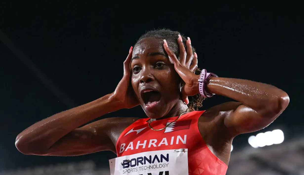 Atlet Bahrain Winfred Yavi bereaksi setelah memenangi final 10.000 meter putri pada Asian Games 2026 di Nagoya, Jepang, Kamis (24/9/2026). (MOHD RASFAN / AFP)