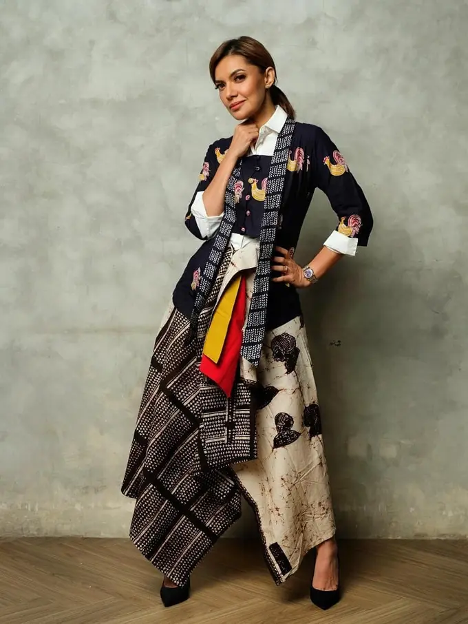 8 Ide Padu Padan Kain Nusantara dengan Gaya Fashion Modern ala Najwa Shihab