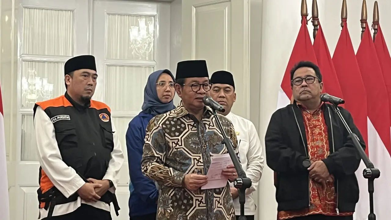 Gubernur DKI Jakarta Pramono Anung usai rapat terbatas (Ratas) penanganan banjir di Balai Kota DKI Jakarta, Jumat (23/1/2026) (Liputan6.com/Winda Nelfira)