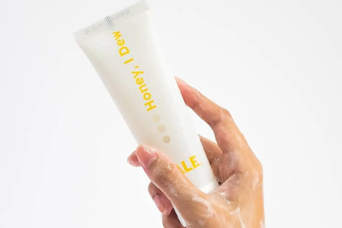 Gel cleanser HALE Honey, I Dew