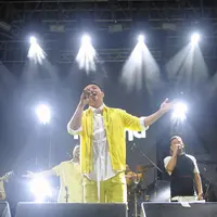 Lagu Takkan Terganti menjadi lagu pembuka dari Kahitna di atas panggung Kapanlagi Buka Bareng 2023. Grup band asal Bandung, Jawa Barat ini tampil pada Minggu (2/4/2023) di kawasan Pulau Satu Senayan Park, Jakarta. [Foto: Bambang E Ros/Fimela.com]