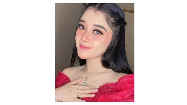 7 Potret Vivi Artika, Pedangdut Asal Jawa Timur yang Curi Perhatian