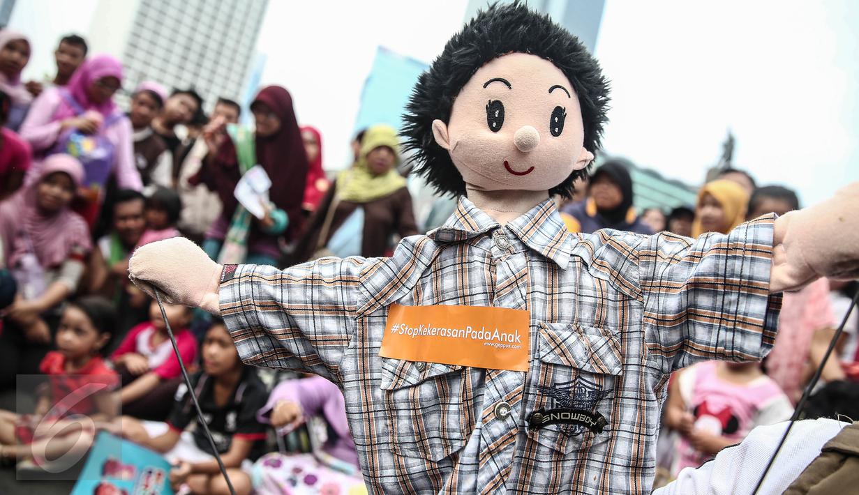 Salah satu boneka dongeng milik Gerakan Para Pendongeng untuk Kemanusiaan (GePPuK) saat kampanye di Bundaran HI, Jakarta, Minggu (5/6). Kampanye ini agar anak bisa menghindari kemungkinan kejahatan seksual terhadap diri mereka (Liputan6.com/Faizal Fanani)