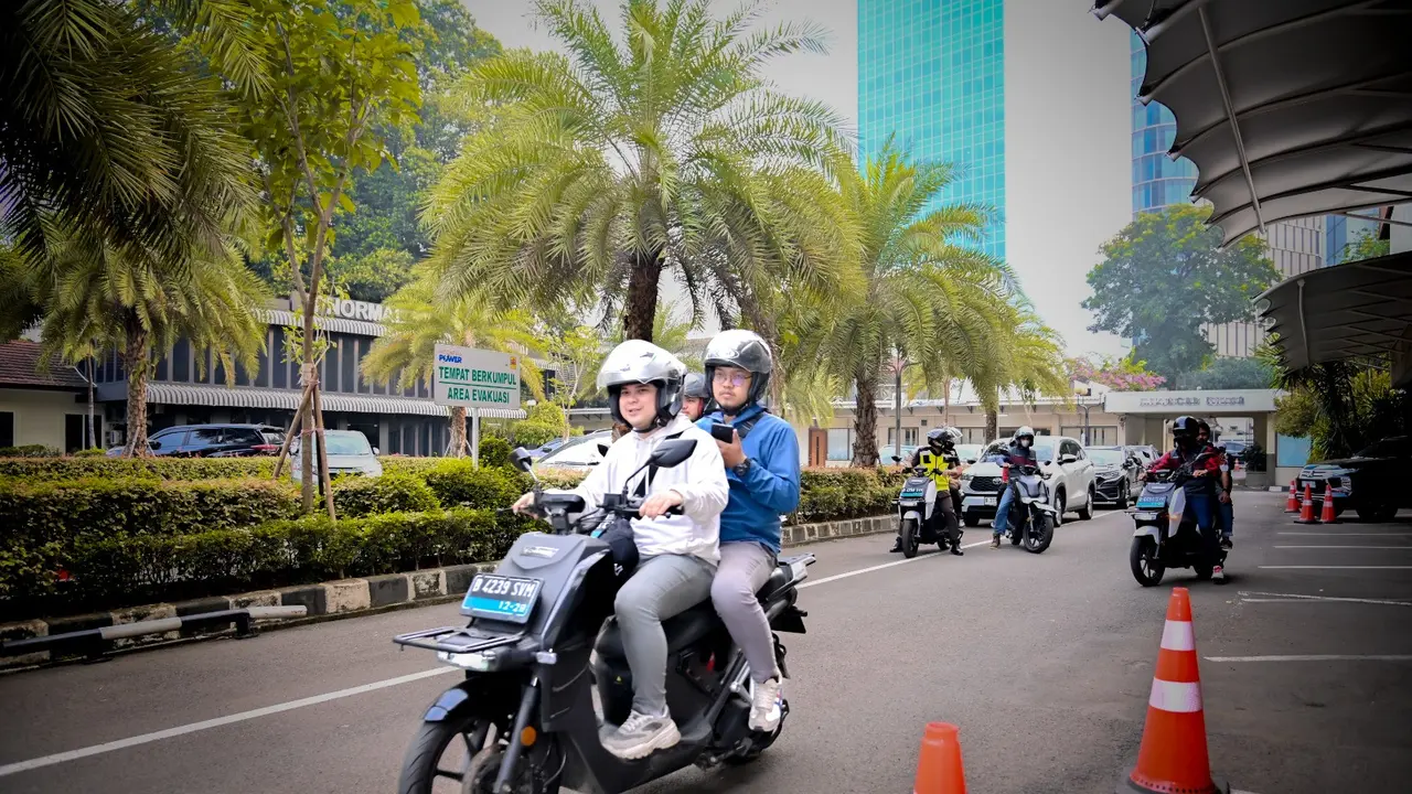 Selain dampak positif terhadap lingkungan, program juga menghasilkan efisiensi biaya energi sebesar Rp 205 juta dan penghematan 16.699 liter BBM.