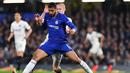 Aksi Ruben Loftus Cheek pada leg kedua Liga Europa yang berlangsung di Stadion Stamford Bridge, London, Jumat (10/5). Chelsea menang 4-3 atas Eintracht Frankfurt lewat adu penalti. (AFP/Oliver Greenwood)