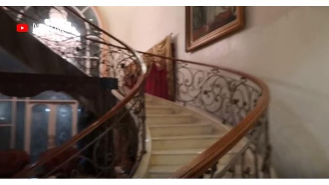 7 Penampakan Isi Rumah Adly Fairuz dan Angbeen Setelah Menikah, Berkonsep Klasik (sumber: YouTube Donita Adi TV)