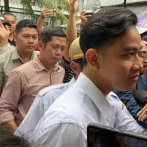 Gibran Rakabuming Raka langsung menyapa warga rusun Muara Baru, Jakarta Utara, pasca dirinya diumumkan menjadi wakil presiden terpilih oleh Komisi Pemilihan Umum (KPU). (Foto: Merdeka.com/Rahmat Baihaqi).