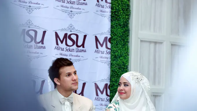 Stuart Collin dan Risty Tagor