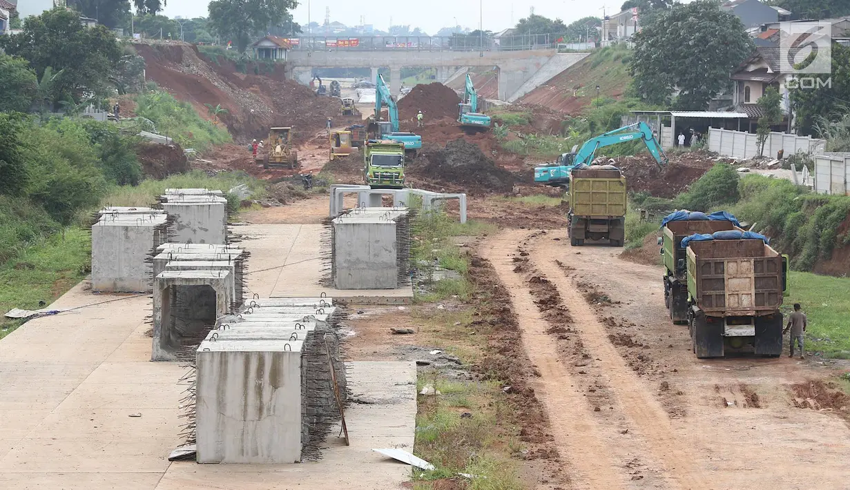 Suasana proyek pembangunan Jalan Tol Cijago Seksi II di Depok, Jawa Barat, Rabu (27/2). Proses pembebasan lahan yang berlarut-larut hingga lebih dari 8 tahun menjadi penyebab proyek jalan tol itu tertunda penyelesaiannya. (Liputan6.com/Immanuel Antonius)