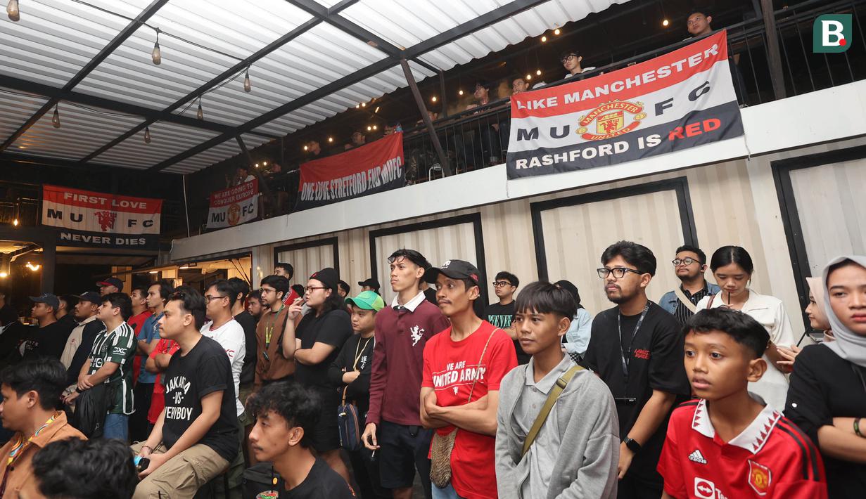 <p>Suasana acara Roaring night Manchester United vs Liverpool di Pitch 98, Kemang, Jakarta Selatan, Minggu (7/4/2024). (Bola.com/M Iqbal Ichsan)</p>