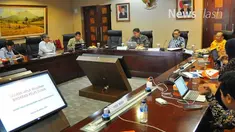 Penangkapan Bupati Klaten membongkar kasus jual beli jabatan di tatanan Pemkab Klaten. Diduga uang hasil transaksi jabatan tersebut juga mengalir ke anggota DPR.
