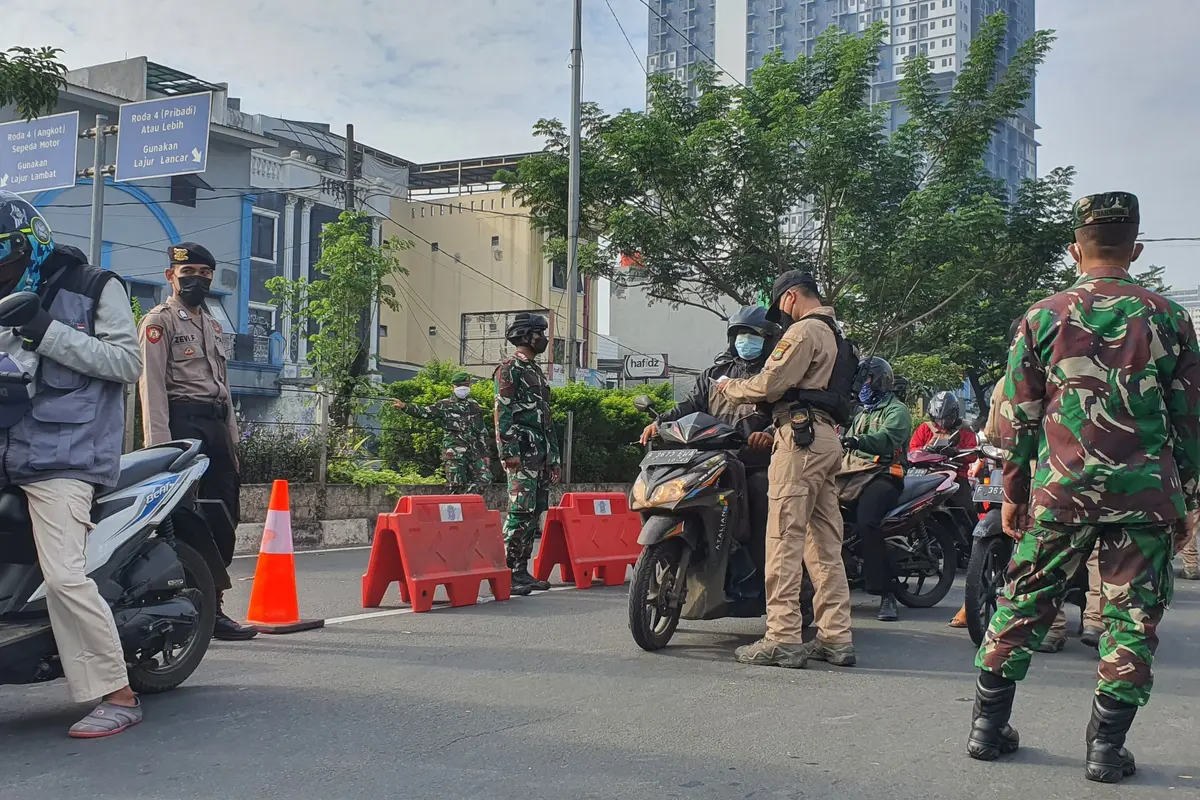 Penyekatan PPKM Level 4 di Margonda, Depok