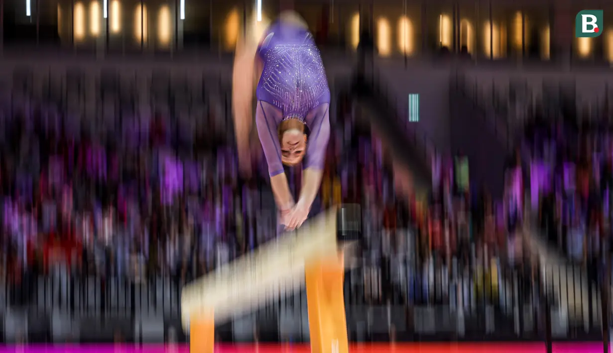 <p>Pesenam Amerika Serikat, Dulcy Calor beraksi pada nomor balok keseimbangan kategori All-Around putri Kejuaraan Dunia Gimnastik 2025 di Indonesia Arena, Senayan, Jakarta, Kamis (23/10/2025). (Bola.com/Bagaskara Lazuardi)</p>