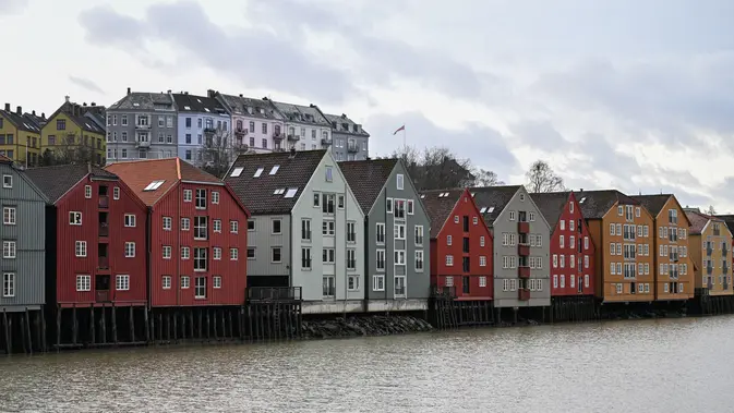 Norwegia Tarik Pajak Turis: Wisata Membludak, Alam Terancam!