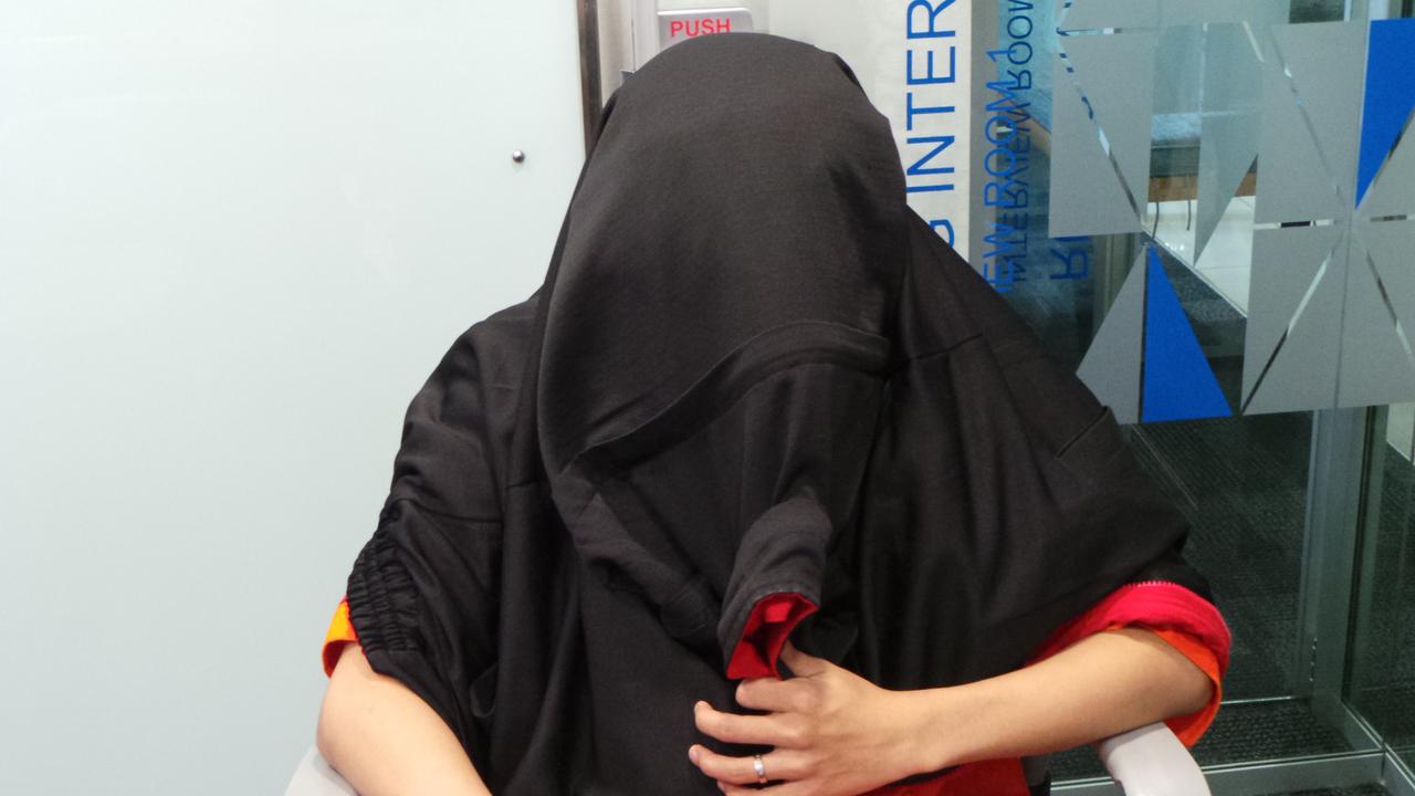 [VIDEO] Deden Mengaku Cuma `Pengepul` Video Porno Bandung