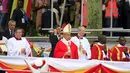 Paus Francis saat memimpin massa di kuil Uganda Martir di Namugongo, Uganda, (28/11). (REUTERS/James Akena)