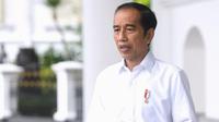 Presiden Joko Widodo (Jokowi) mendapatkan laporan dari Kepala BNPB Doni Monardo tentang gempa Magnitudo 6,1 yang terjadi di Jawa Timur, 10 April 2021 kemarin. (Biro Pers Sekretariat Presiden/Lukas)